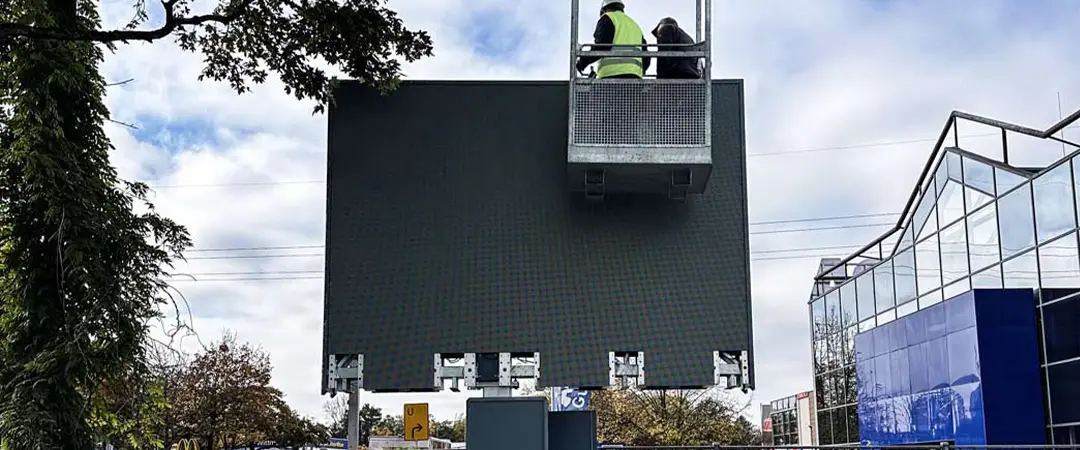 Aufbau eines doppelseitigen Roadside Screens