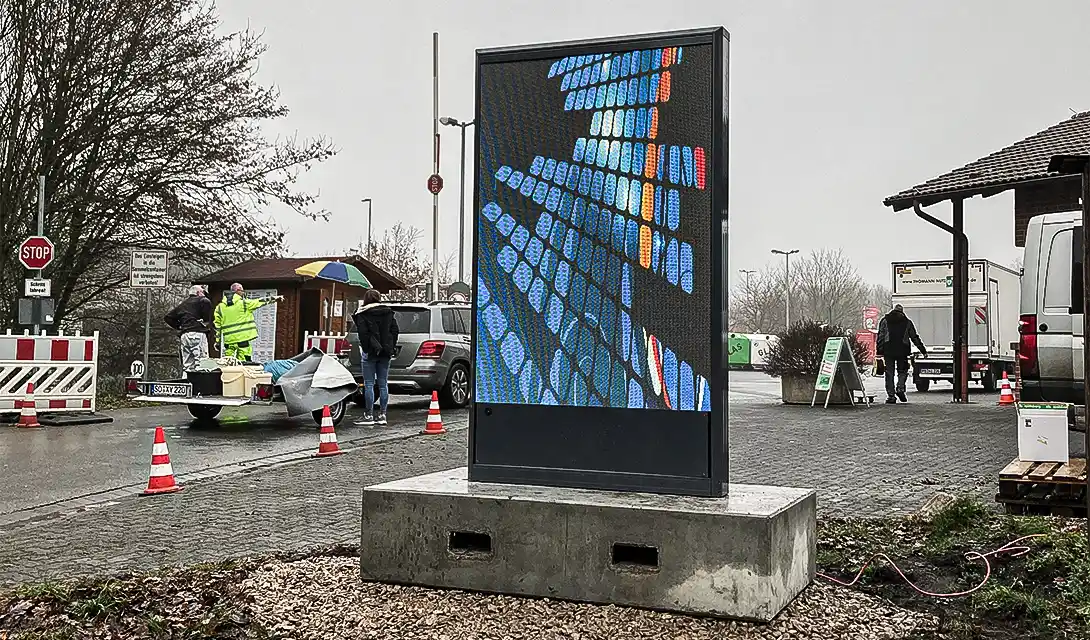Erster mobiler Walkside Screen mit Video